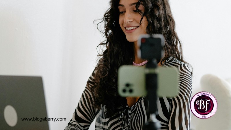 DIFFERENT DIGITAL VOICES: WHAT'S A BLOGGER, VLOGGER  AND INFLUENCER?