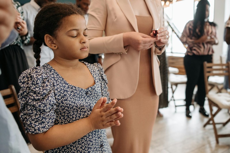 10 ENCOURAGING WAYS TO HELP KIDS SHOW RESPECT IN SACRED PLACES