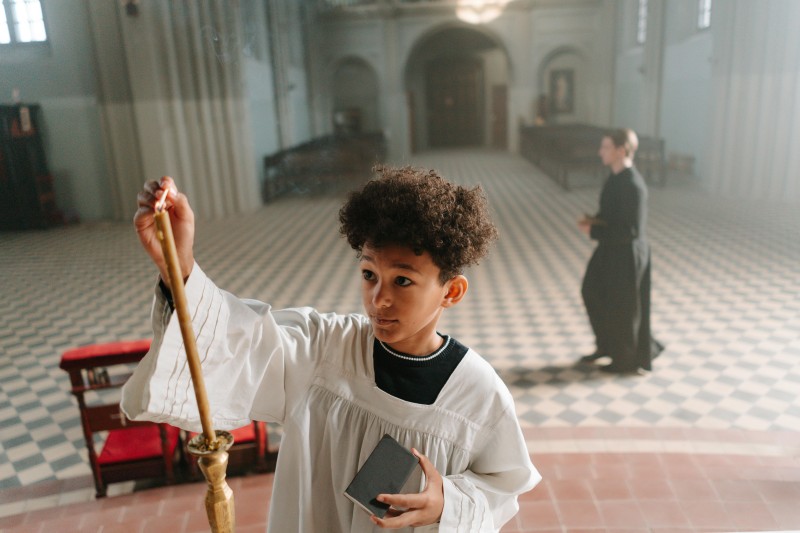 10 ENCOURAGING WAYS TO HELP KIDS SHOW RESPECT IN SACRED PLACES
